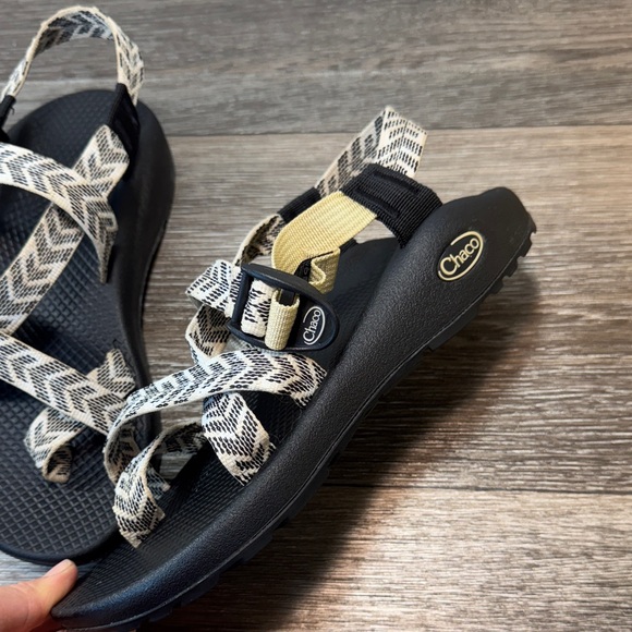 Chaco Black and White Strappy Sandals woman’s 8 (j141) - Picture 2 of 8